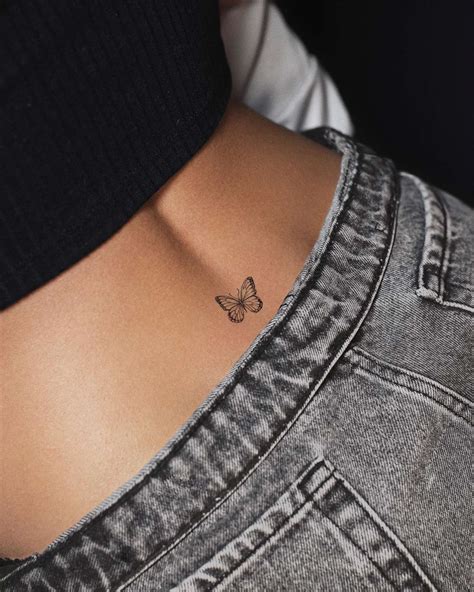 tatuajes en el pecho pequeos para mujeres|50 tatuajes para mujer que querrás copiar: pequeños,。